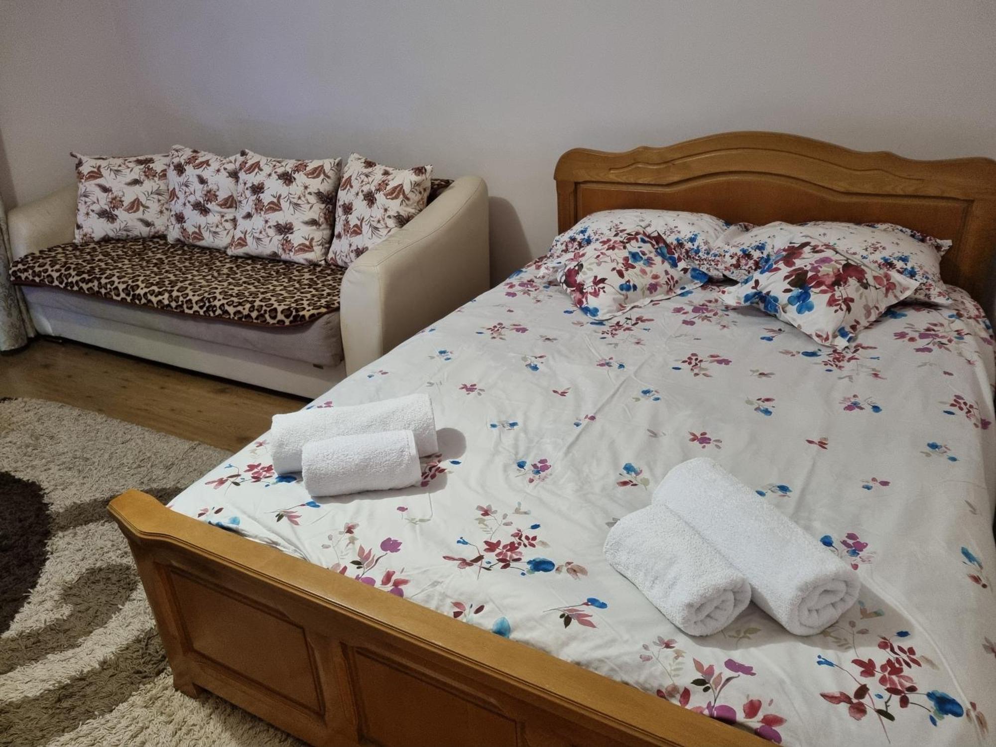 Garsoniera Emilia Apartment Campulung Moldovenesc Ngoại thất bức ảnh